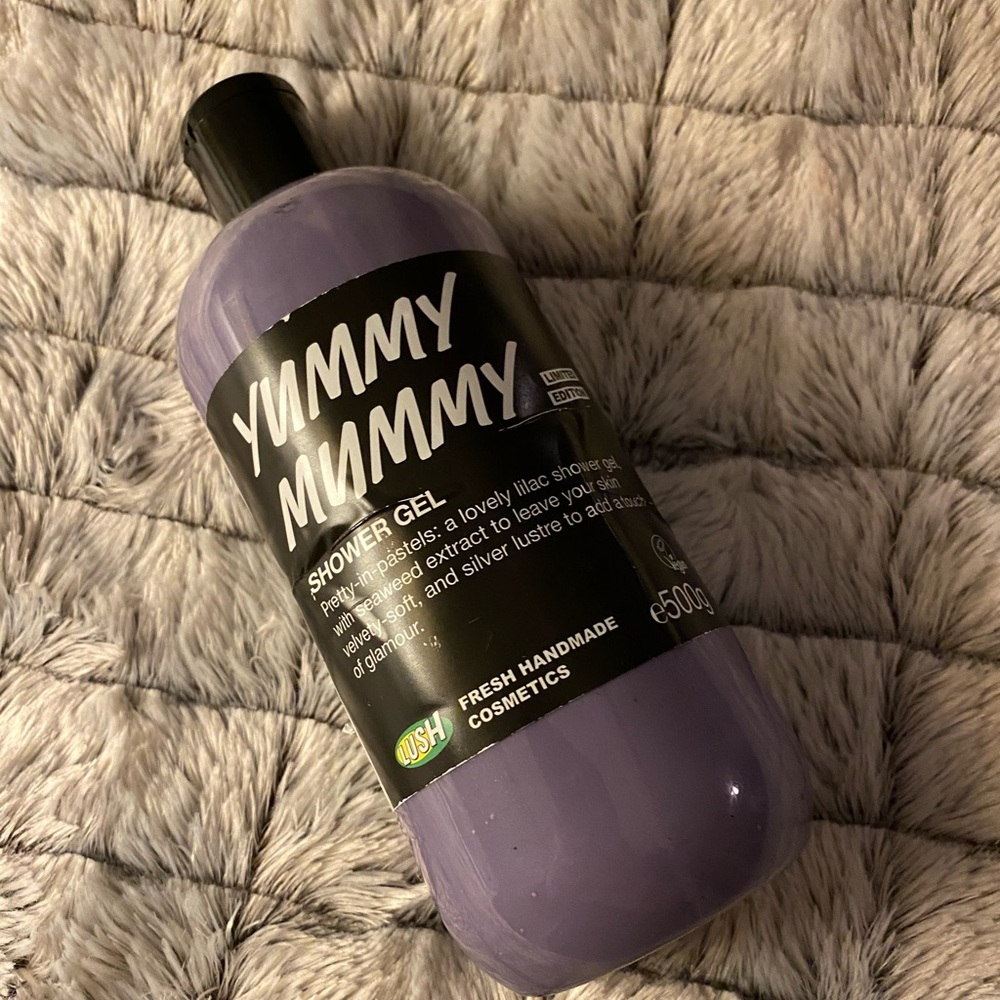 LUSH Yummy Mummy Shower Gel 500g